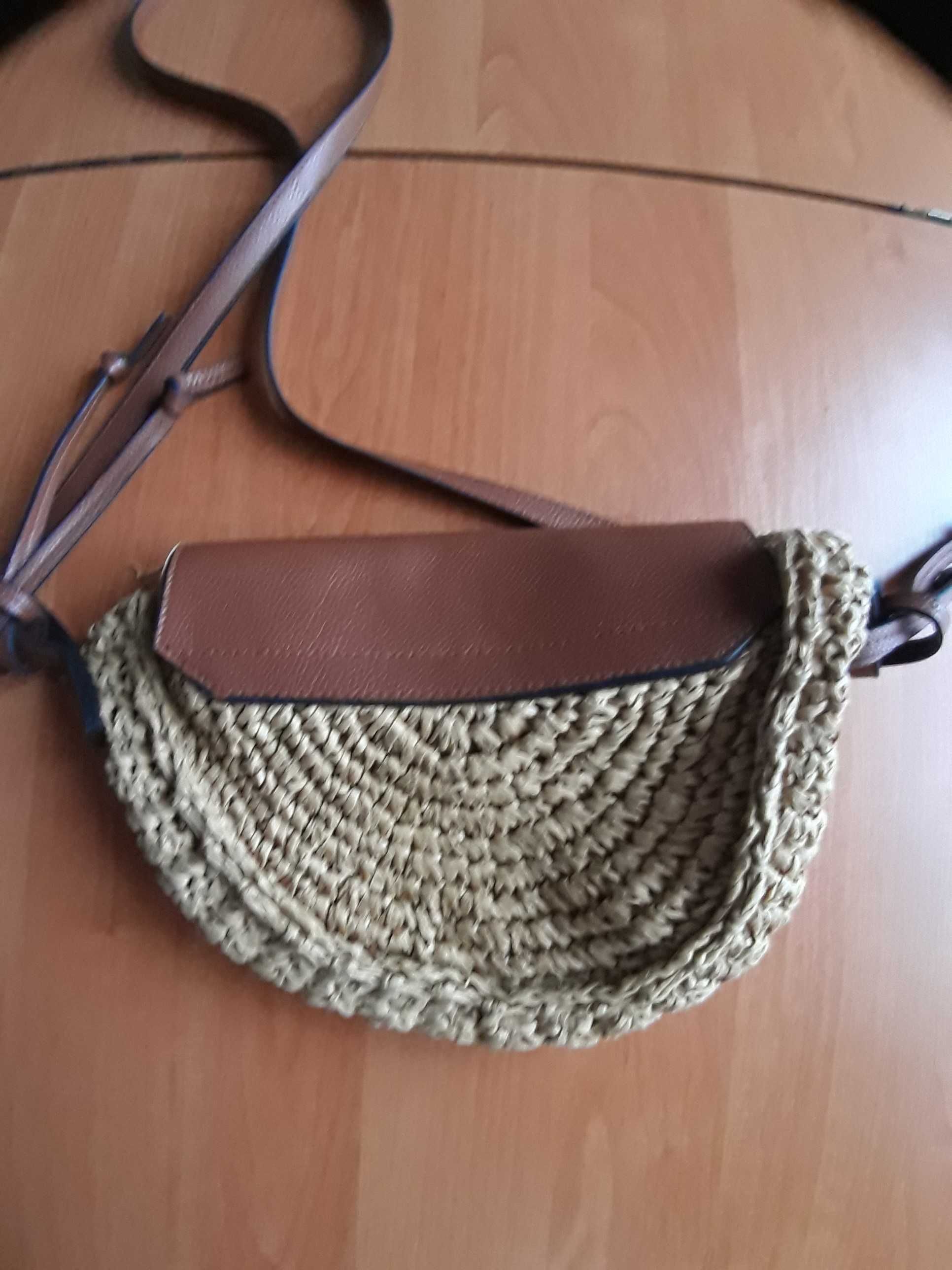 Сумка на літо з соломи та екошкіри.
Primark