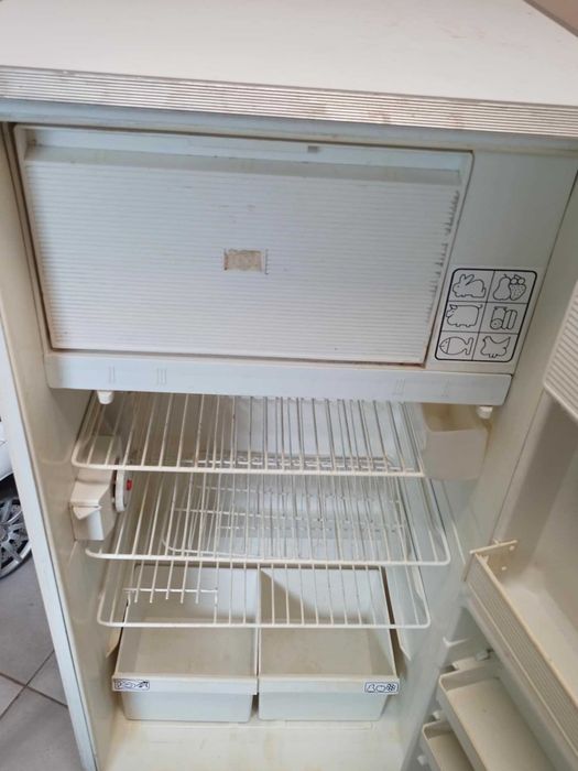 Lodówka sprawna chłodzi i mrozi