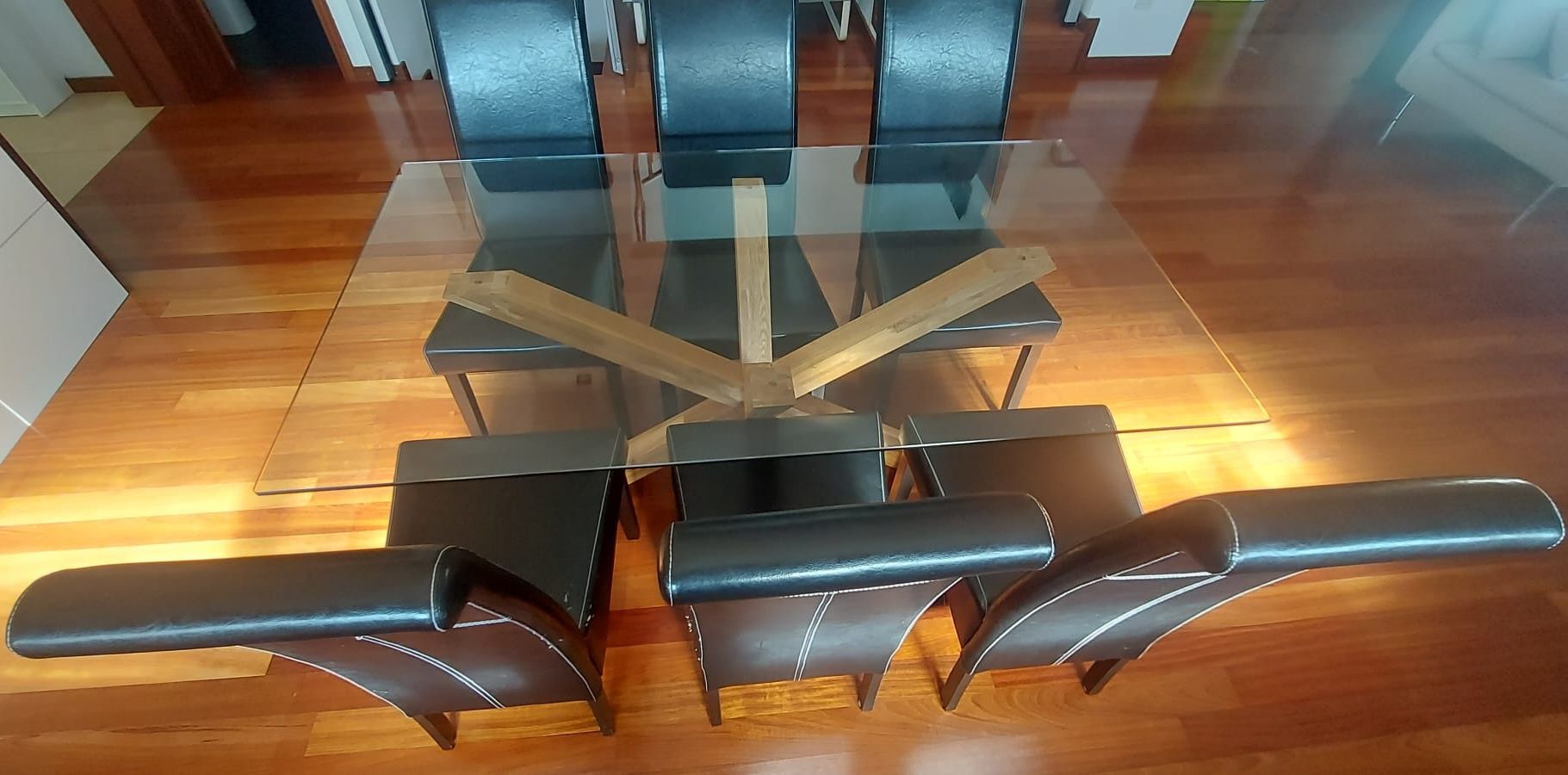 Conjunto Mesa + 6 cadeiras