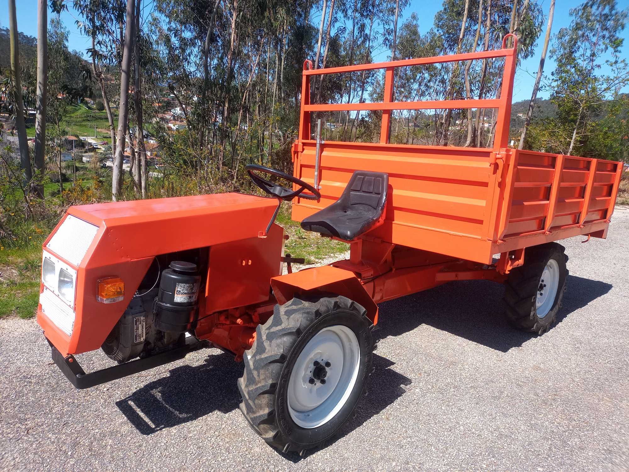 Motocultivador com atrelado Grandra motor Lombardini