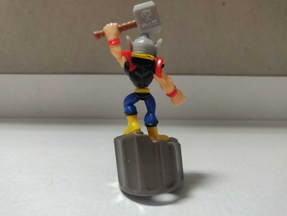 Фигурка героя Kinder Surprise maxi, Marvel Thor, 9 см.