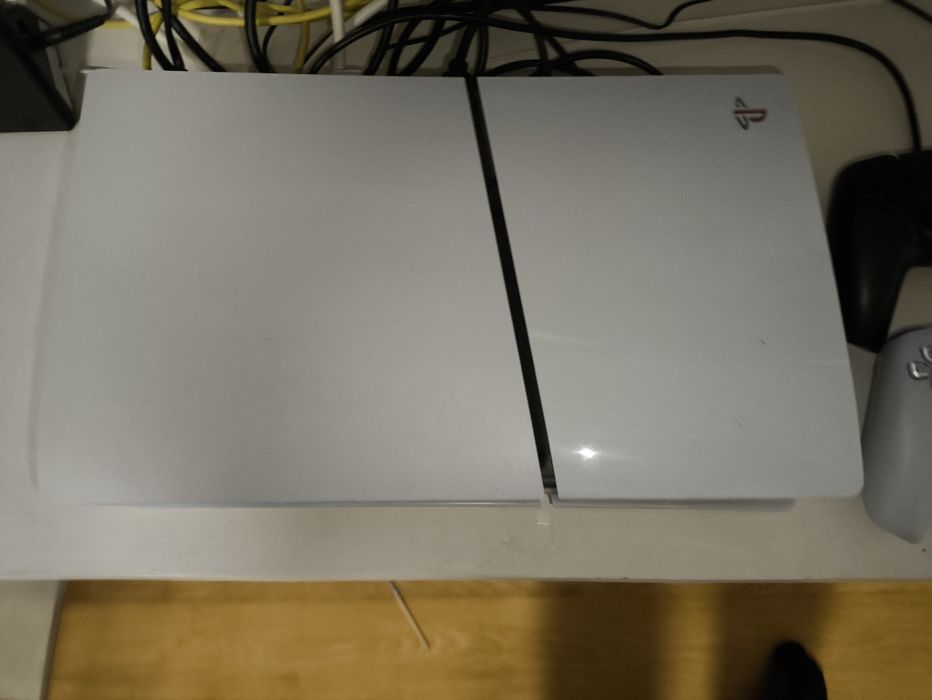 Playstation 5 - 1 TB com leitor de discos e dois comandos Dualsense