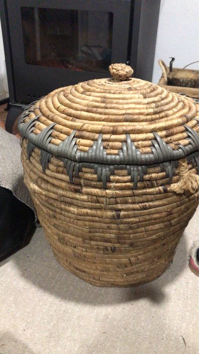 Cesto artesanal em Jacinto de água