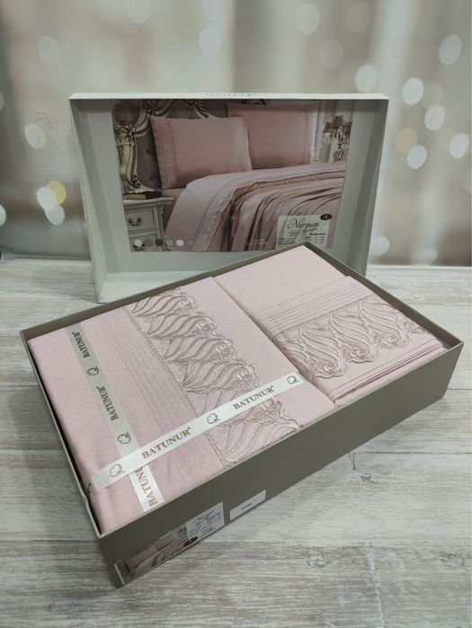 Комплект постельного белья с кружевами в евро размере