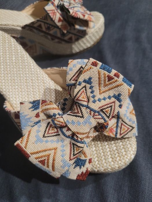 Buty 36 na koturnie z kokardą na lato kolorowe boho