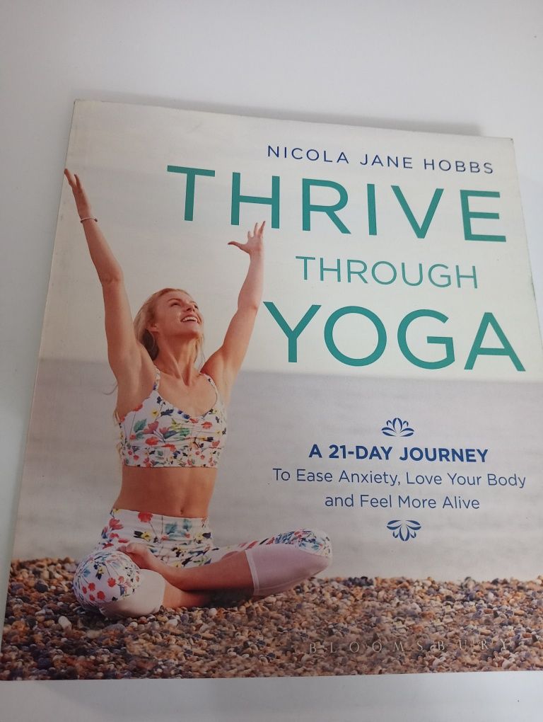 Thrive Through Yoga joga poradnik in english