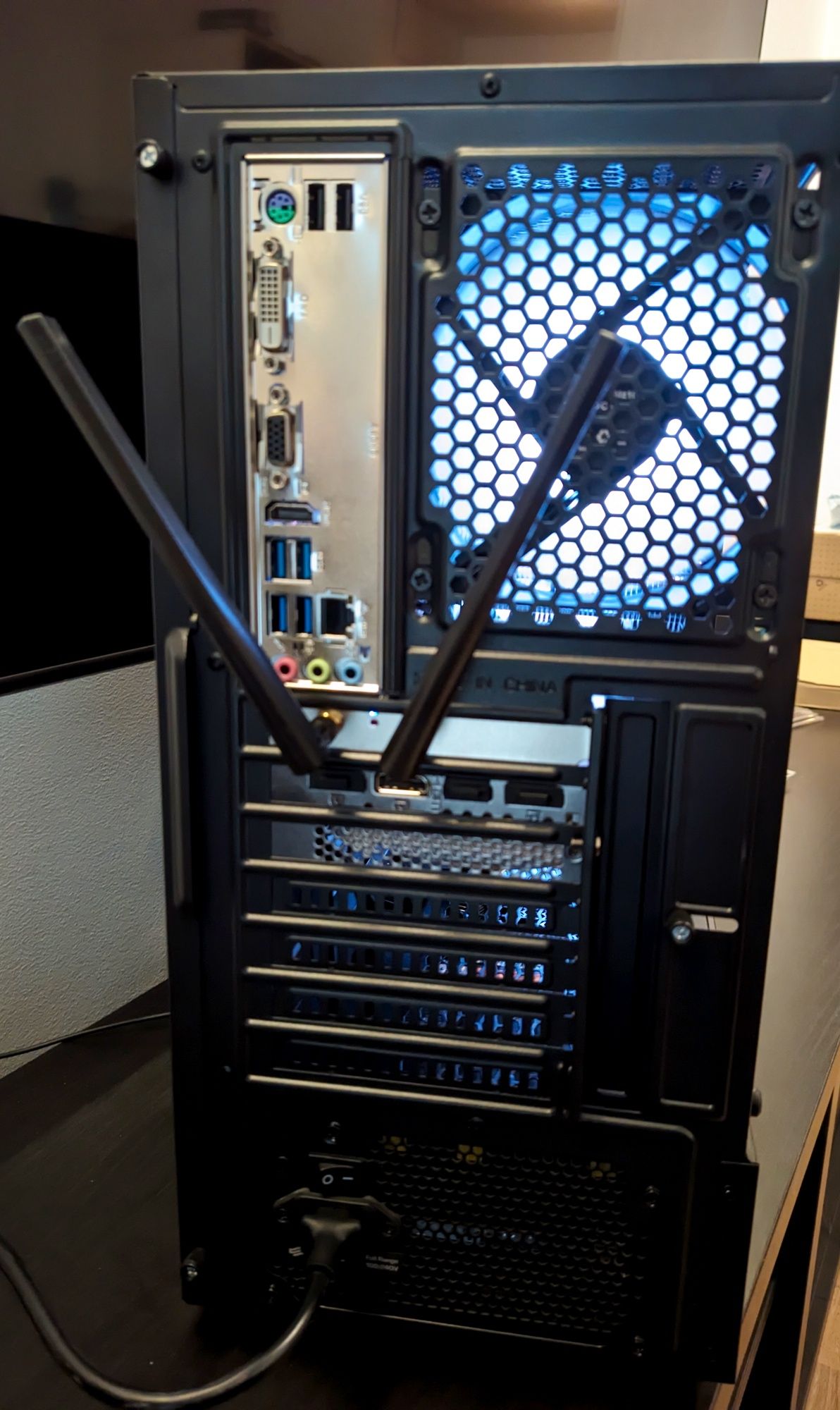 Komputer Do Gier Ryzen 5600, RTX4060, 16GB DDR4, 1TB SSD, WIFI, ARGB