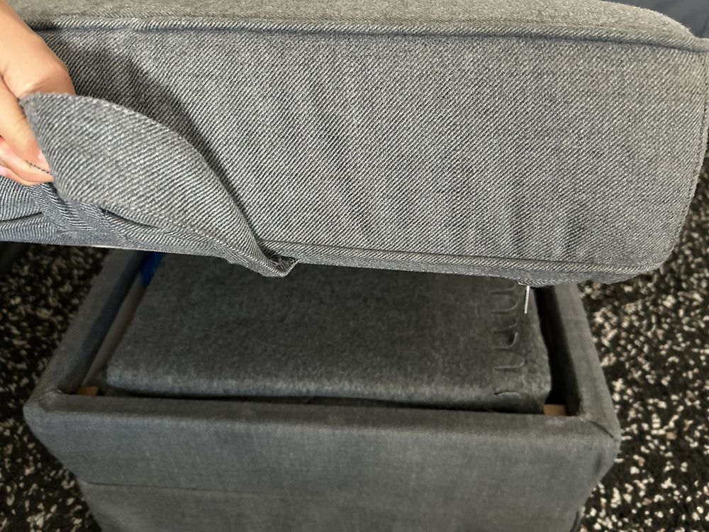 2 sofás IKEA com apoio para pés
