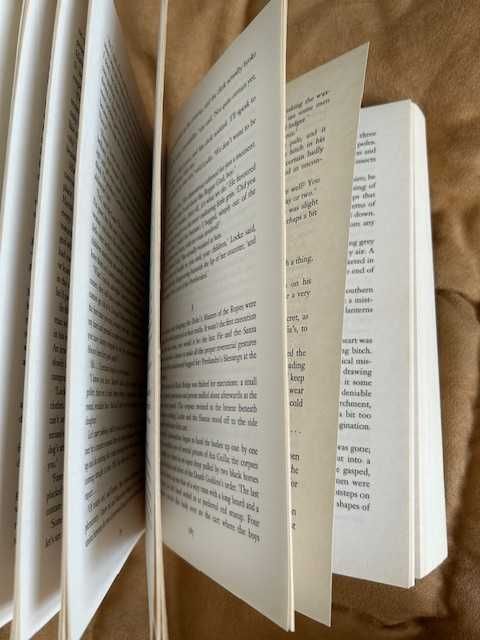 „The Lies of Locke Lamora” Scott Lynch