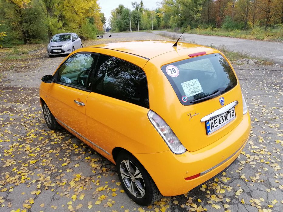 Авто Lancia Ypsilon