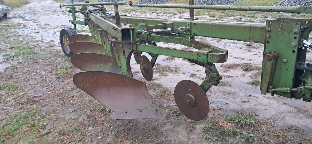 Продам плуг John Deere original!