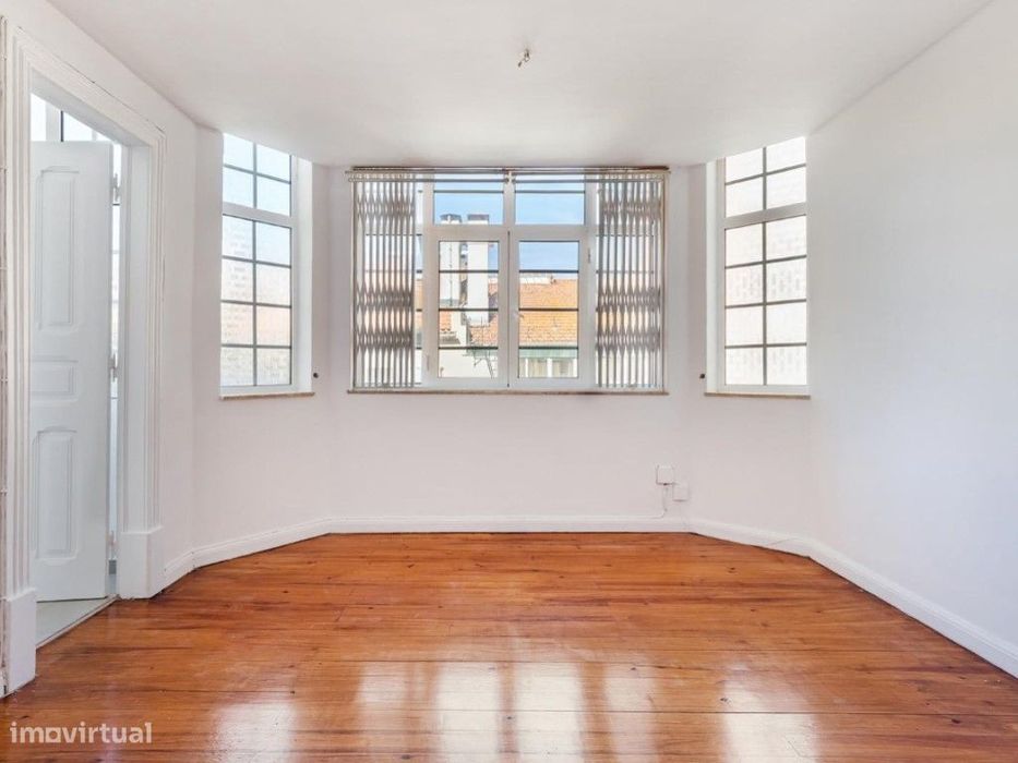 Apartamento T4+1 para Arrendamento - Avenida Ressano Garcia, Bairro...