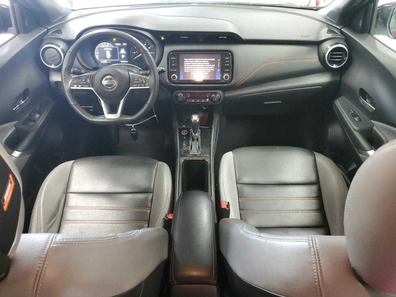 Автомобіль 2021 Nissan Kicks SR