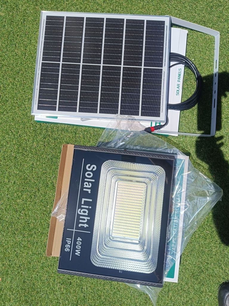 Holofote solar 400W com painel e comando