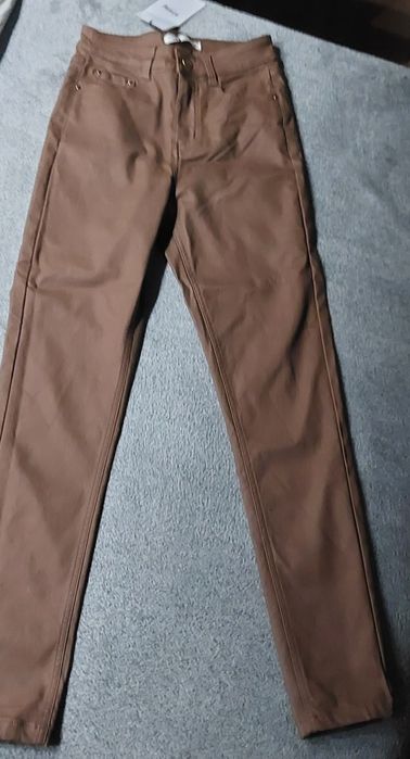 Nowe spodnie rurki woskowane rozmiar xs