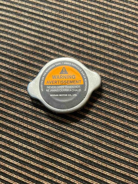 кришка розширювального бачка системи охолодження Nissan