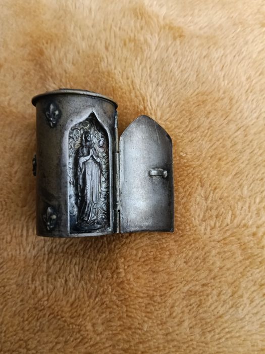 Zabytkowy relikwiarz