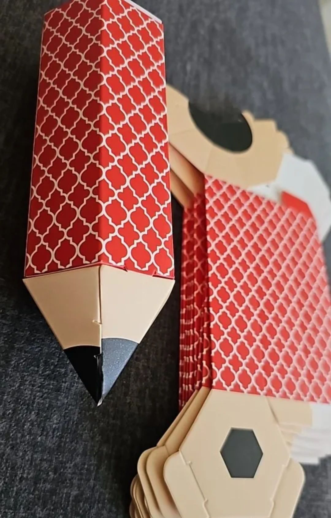 10 шт. коробка для цукерок у формі олівця, креативні барвисті мультфіл