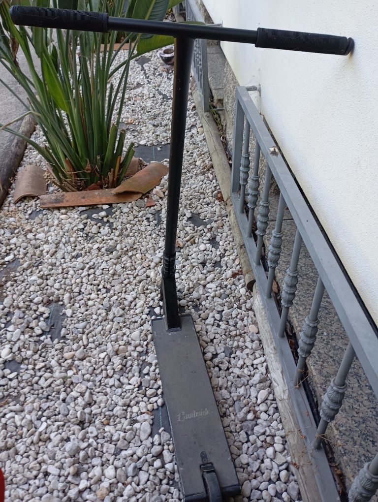 Trotinete de freestyle preta