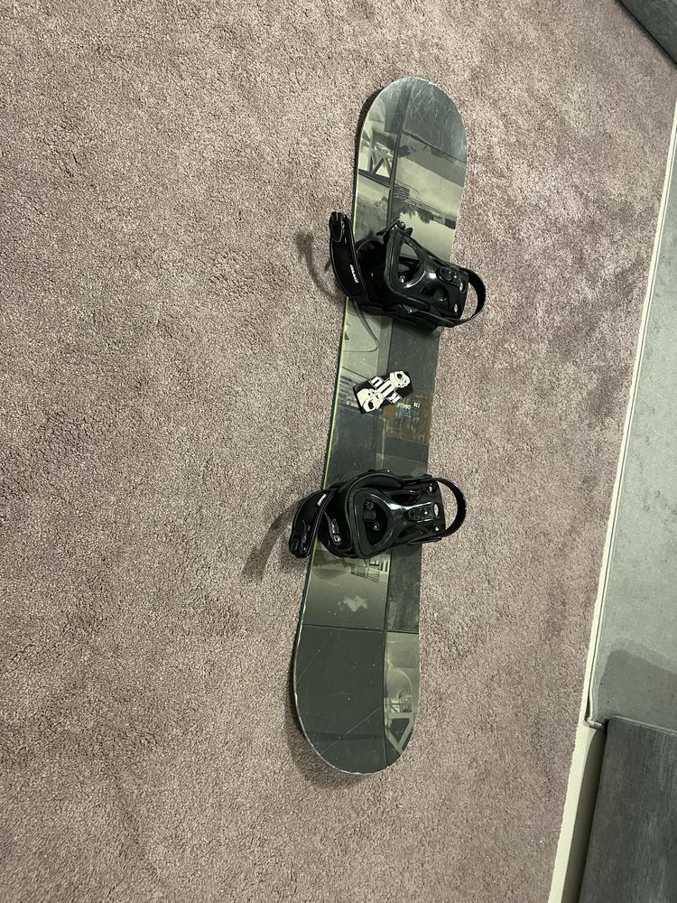 Deska snowboardowa Burton True twin Camber 138 cm + wiązania Drake