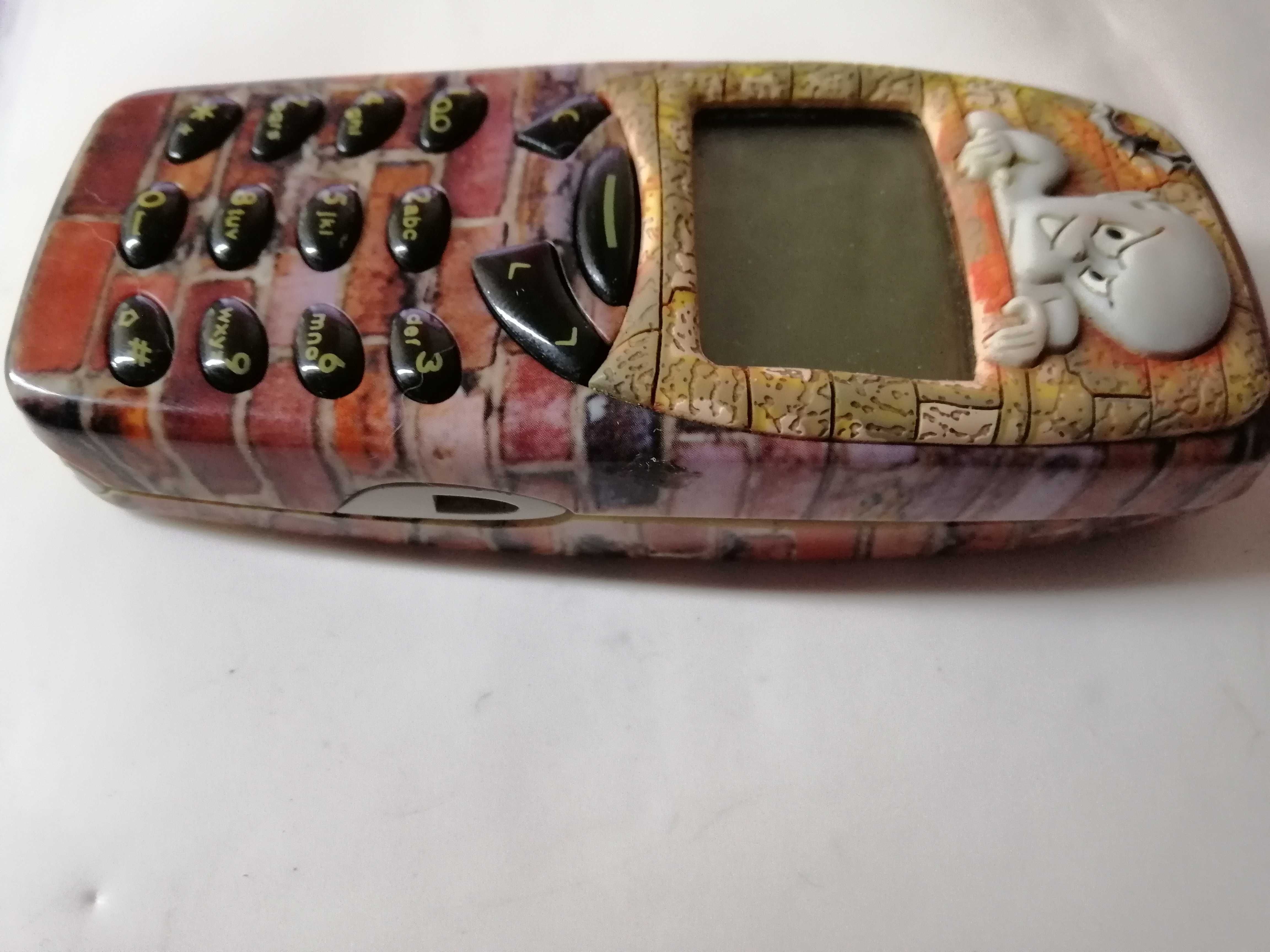 Мобильный телефон Nokia 3310, в необычном корпусе.
