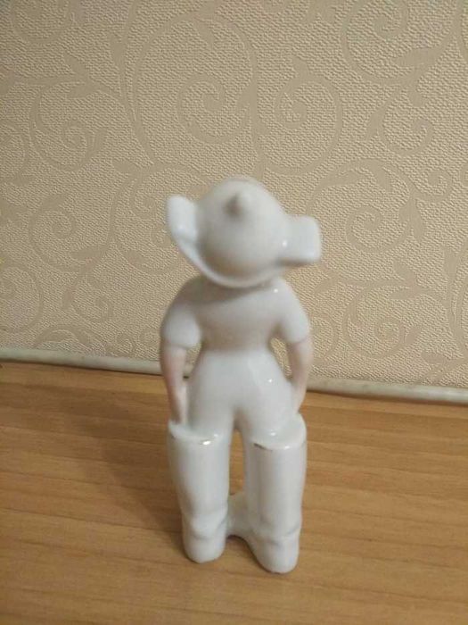 Статуетка хлопчик з біноклем у будьоновці