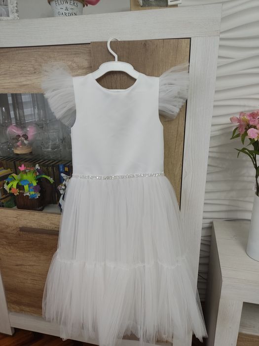 Продам нарядну білу сукню