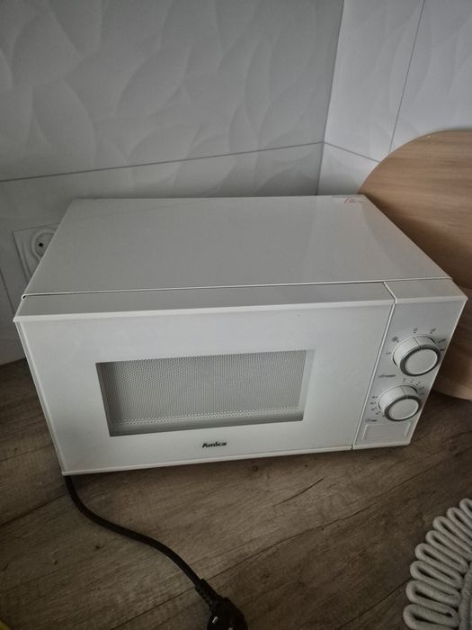 Mikrofalówka Amica sprawna z talerzem