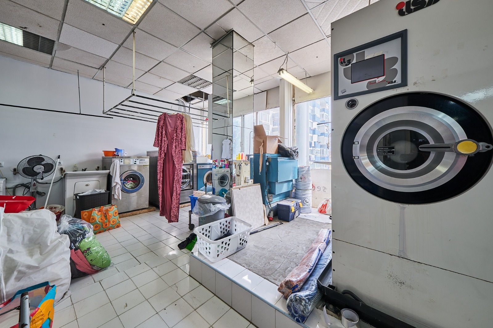Oportunidade única – Venda de equipamentos de lavandaria / Engomadoria