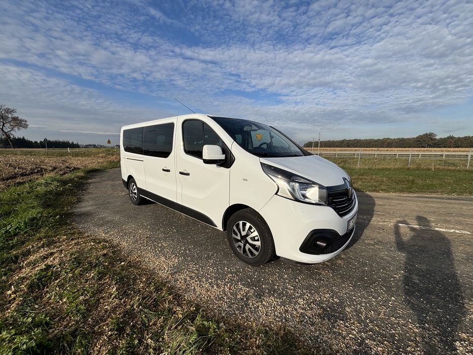 Wynajem Renault Trafic bus 9-osobowy