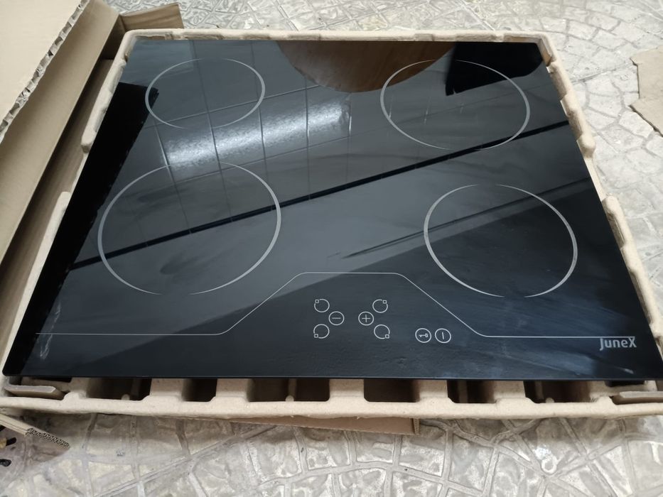 Placa vitrocerâmica Junex 3 de 4 zonas a funcionar (arranjo ou peças)
