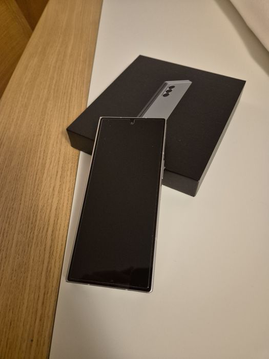 Samsung Z Fold 6 em ótimo estado