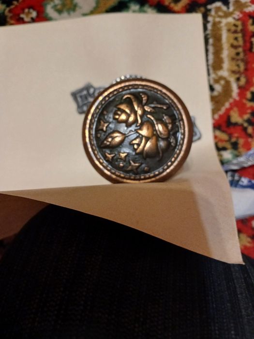 Меблеві і інші ручки.