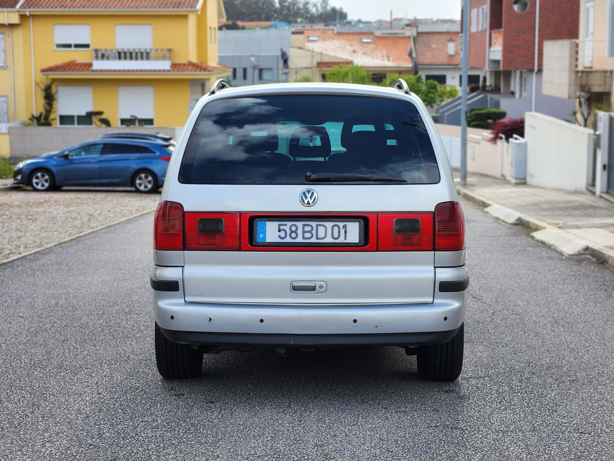 Volkswagen Sharan 1.9 TDI PD 115 CV CX 6 velocidades

Monovolume de 7