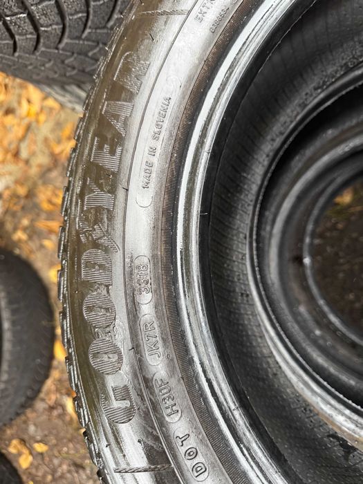 Шини GOODYEAR 205/55 R16 94H, Vector4Seasons, всесезонна резина