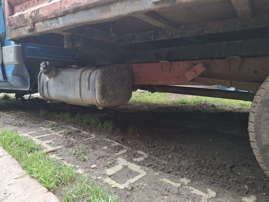 Iveco wywrotka kiper 2.8 CR  pali uszkodzony .