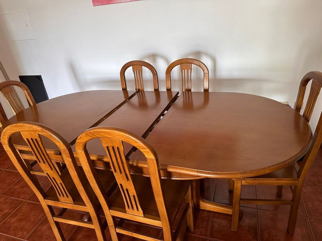 Mesa de jantar e 6 cadeiras