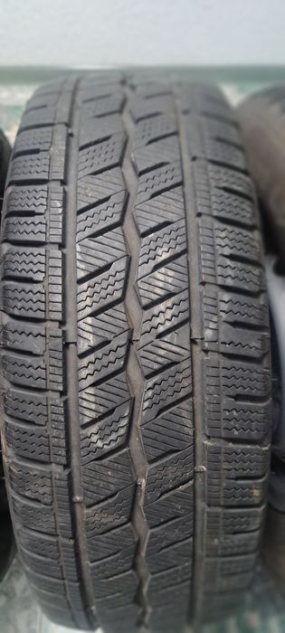 Продам шини на  Спрінтер 906 із дисками 235 65 16с Hankook зимові