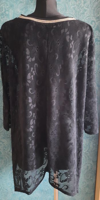 Czarna koronkowa tunika z dekoldem w serek L