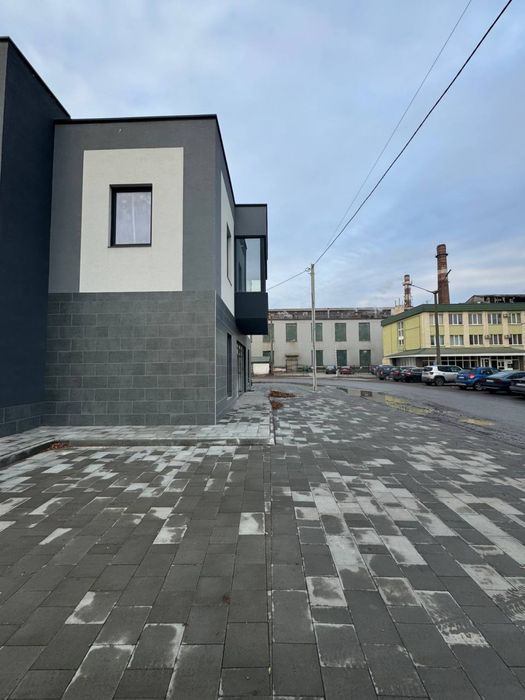 Оренда фасадних комерційних приміщень 100м2 та 450м2 Луцьк