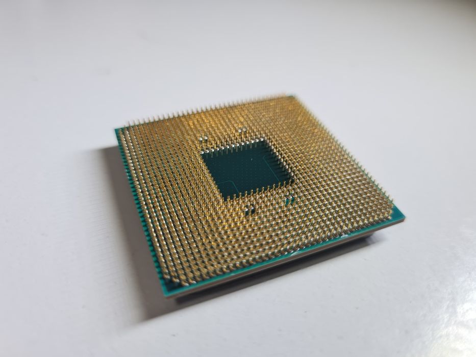 Процесор AMD Ryzen 3 3200G 3.6GHz / 4MB sAM4, BOX