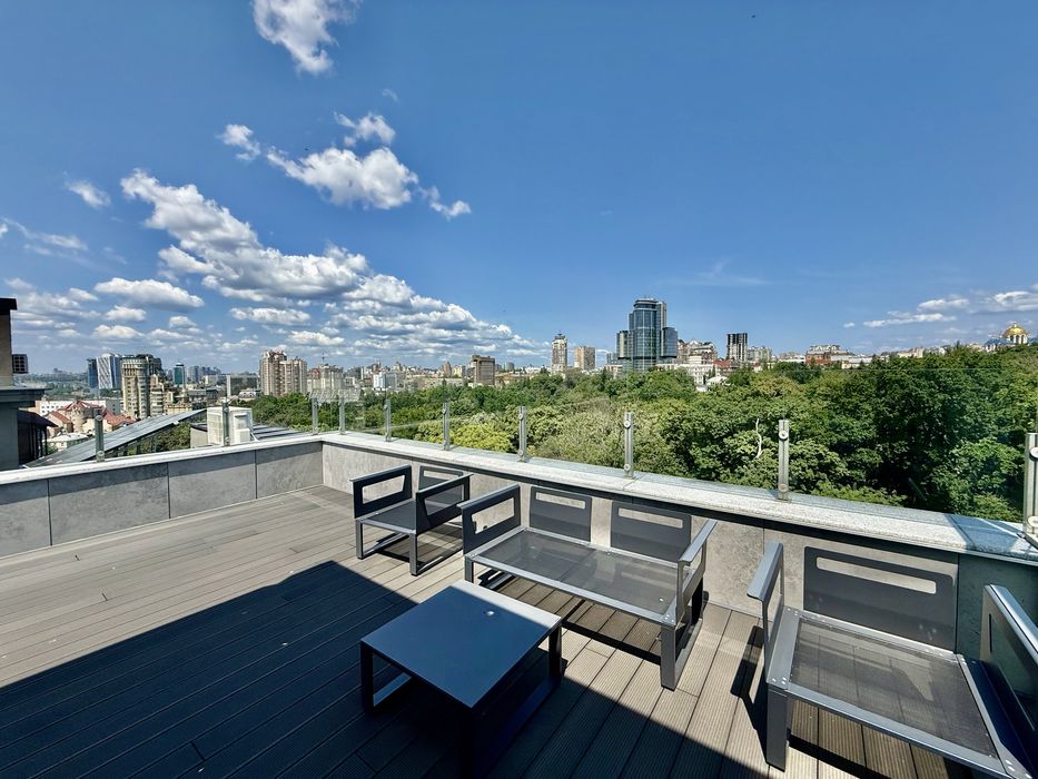 Видовая двухэтажная квартира с террасой на крыше, ул. Л. Толстого, 25