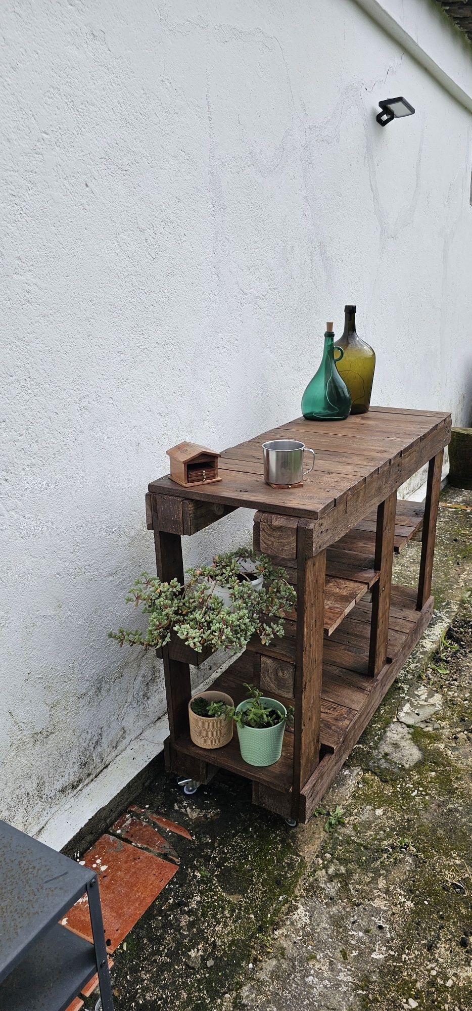 **Mesa de Jardim em Madeira de Paletes - Feita à Mão!**