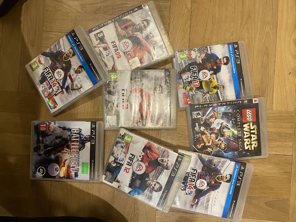 Ps3 + 8 gier+ 3 pady + pelne okablowanie plus kamerka do move
