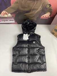 Жилетка Moncler           
Size:S,M,L
Водовідштовхуюча 
Ціна:2750
Сюди