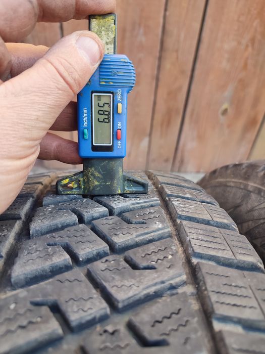 Dwie opony Lassa Wintus2 205/65/16C