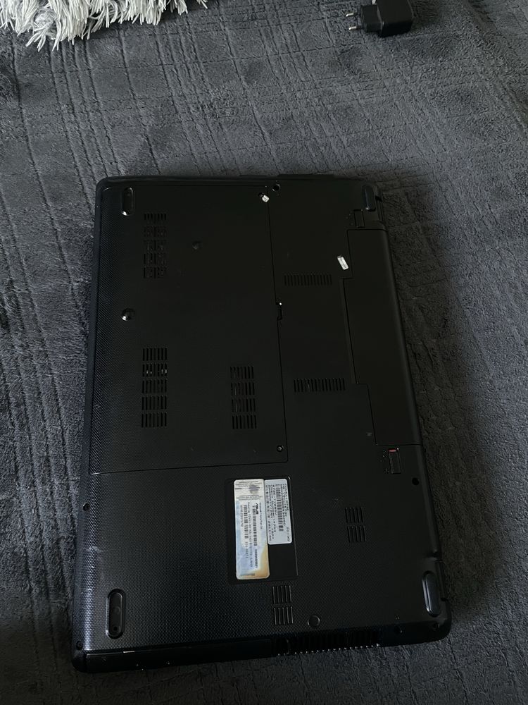 Laptop asus X73e 17,3”