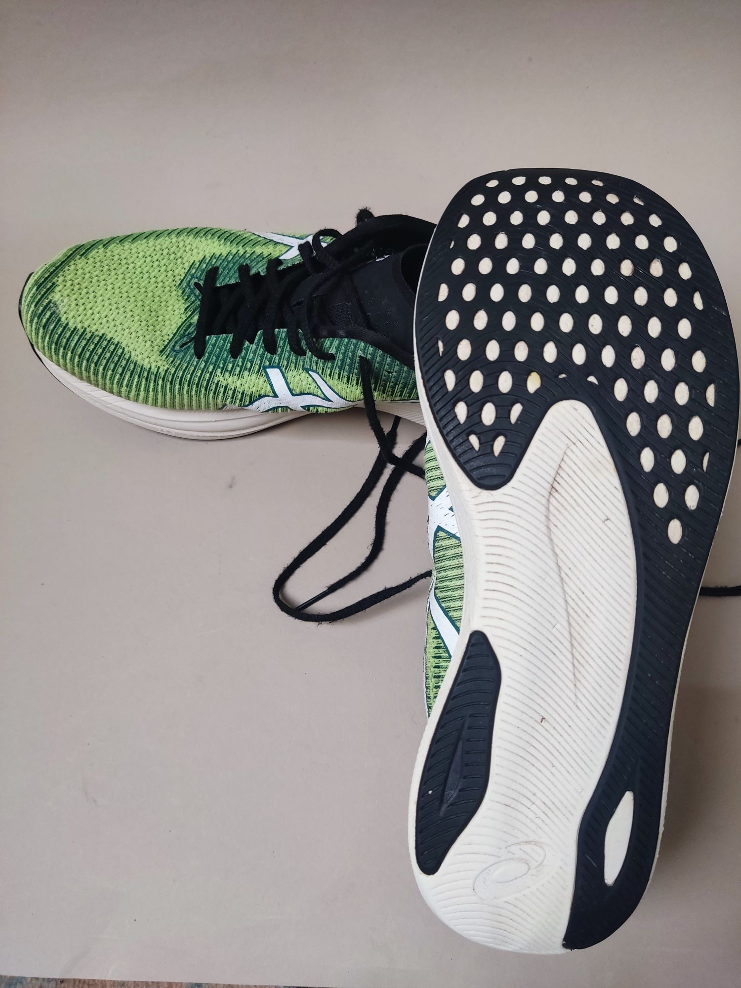 Чоловічі зелені бігові кросівки Asics Magic Speed 2 Green