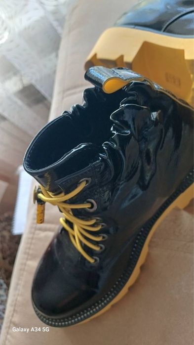 Продам жіночі осінні черевики, 39р.