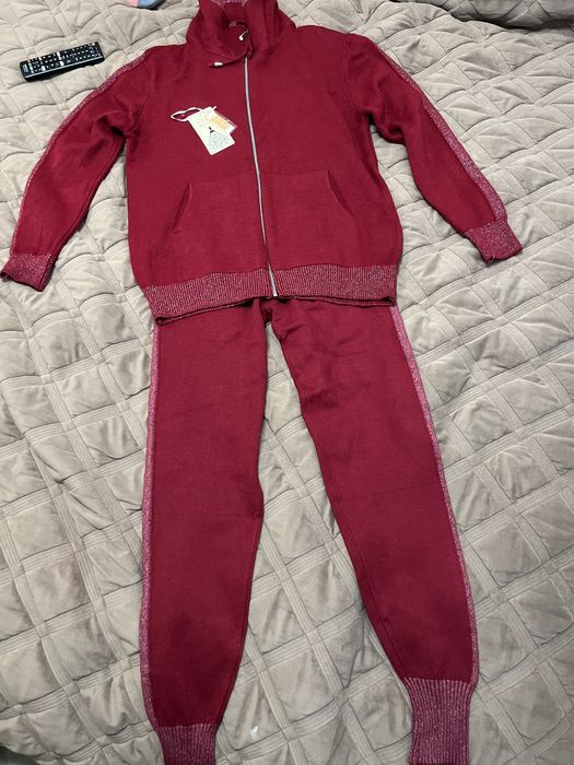 Теплий жіночий костюм